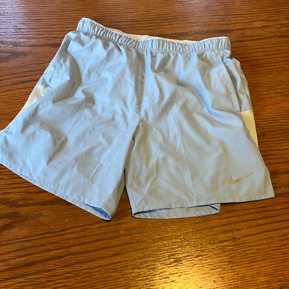 NIKE boys swimming trunks. Like new worn less than 5 times. Size medium. - Picture 1 of 3